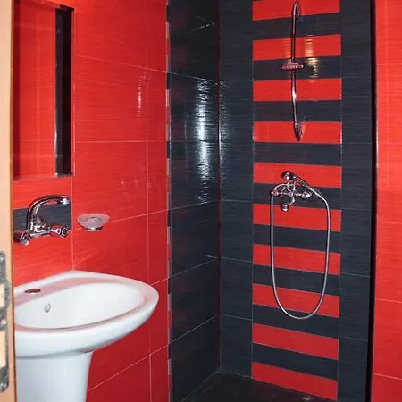 Daire Andreevi In Rouge