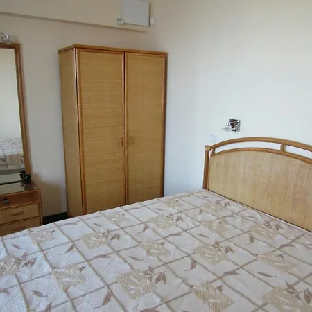 Andreevi In Rouge * سوزوبول